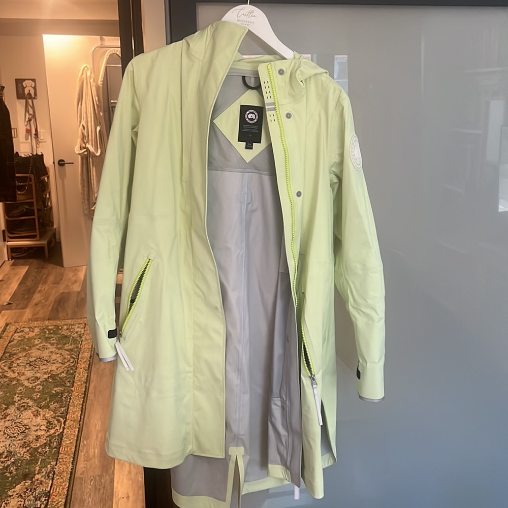 Canada Goose rain jacket size Medium - limelight green